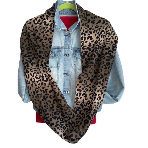 Cheetah Print Infinity Scarf - Bid Now = Discounted Shipping - Picture 3 of 8